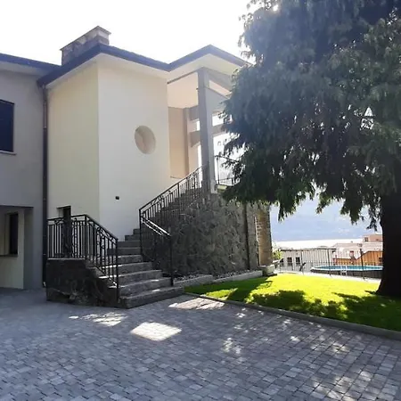Mari Villa Dervio