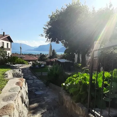 Mari Villa