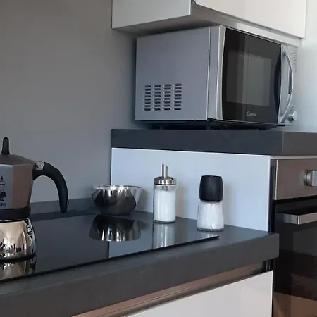 Mari Villa Dervio