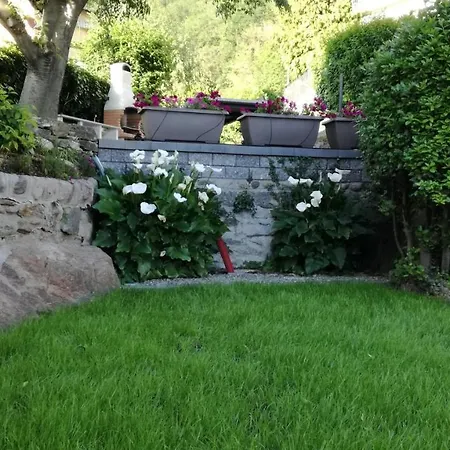 Mari Villa Dervio